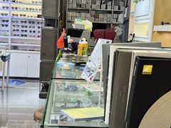 -美式眼镜·授权蔡司.依视路.尼康.豪雅.明月(人民广场店)