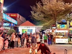 -三亚火车头万人海鲜广场