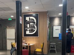 -麦当劳(上海虹桥站30B检票口楼上)