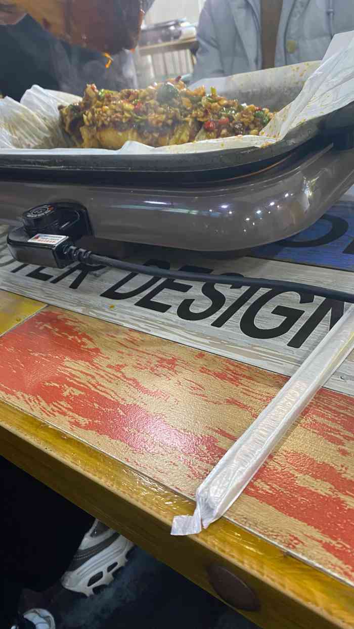 芳鑫纸包鱼-"这家店的位置在韦曲南站地铁口附近,经常从.