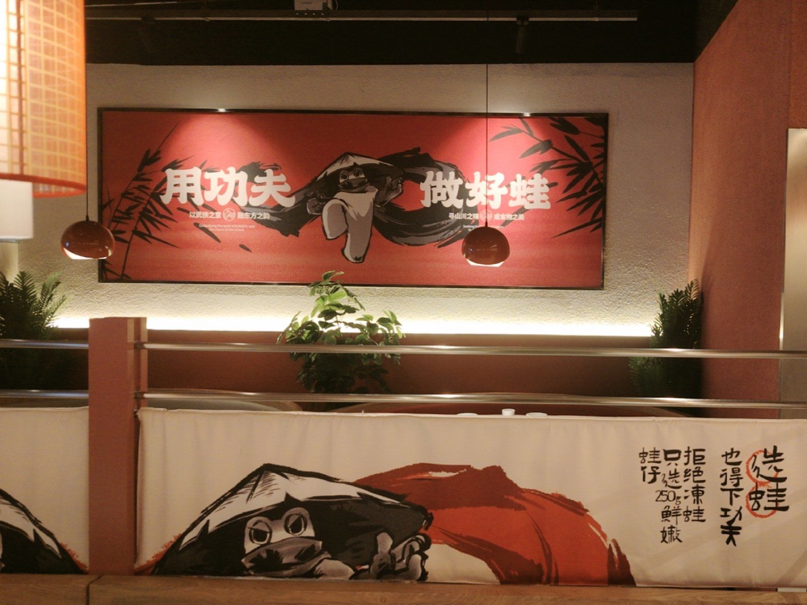 • 经典干锅牛蛙:蛙小侠的招牌产品,蛙肉