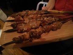 红柳羊肉串-阿里家·新疆烤肉酒場 by MIG