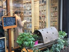 -猫的天空之城概念书店(杭州南宋御街店)