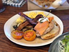 -ROAST coffee & eatery