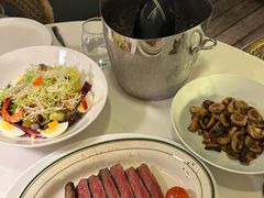 -MONICH牛排融合餐厅(和义大道购物中心店)