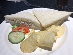 鸡肉沙拉三明治-荷里活餐厅