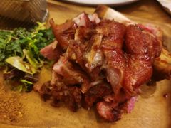 德国风味慢烤脆皮猪肘-MARU玛露音乐餐厅(大学路店)
