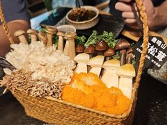 -鹿鸣山草本茶香火锅(园西路店)