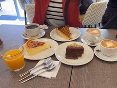-Majestic Café