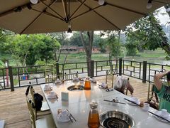 -茅草房·河畔园林火锅