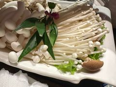 -大匠工房古船木艺术餐厅·猪肚鸡专门店(长白仙岛店)