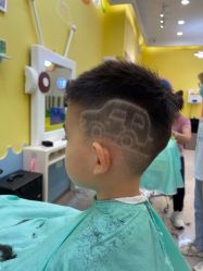 -爆米花儿童美发乐园