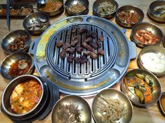 十道正宗韩国小菜-金顺韩式烤肉·网红烤肉店(广利路店)