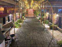 -冰冰龙虾·江湖菜·花园江景餐厅