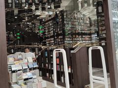 -钟书阁(群光广场店)
