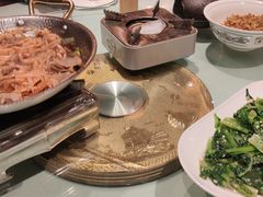 -帅巴人舅母子腊蹄民俗村