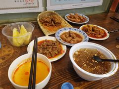 -爆炸头阿姨小四川正宗川味小吃(无任何分店)