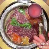 服务员莔小鱼全程服务态度非常好 点了招牌粉酸汤