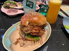 马来西亚风味炸鸡汉堡-DEEP·深美式餐吧(五棵松华熙LIVE店)