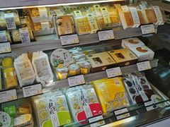 面包甜点陈列柜-皇冠幸福里动物奶油生日蛋糕(古田二路店)