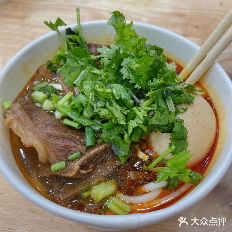 牛肉粉辣翻了，再配个面窝，听头！