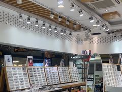 -美式眼镜·授权蔡司.依视路.尼康.豪雅.明月(人民广场店)