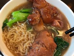 腩乳猪脚粉-丽的面家(多宝路店)