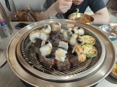 -围炉肉舍•炭烤活鳗•丹东海鲜烤肉(步行街店)