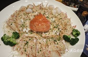 Steamed松叶Crab with Rice Noodles
