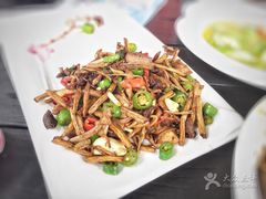 清炒茶树菇-老谢土菜馆