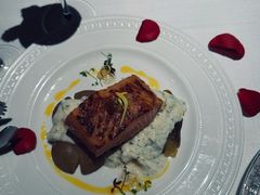 -Mogul Eatery·大亨餐酒馆