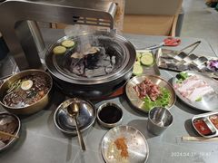 -围炉肉舍•炭烤活鳗•丹东海鲜烤肉(步行街店)