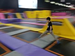 -嘿哟动霸CHUA·新潮玩运动娱乐中心·蹦床滑冰团建乐园