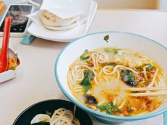 -灵芝妹子海鲜米线(劳动公园店)