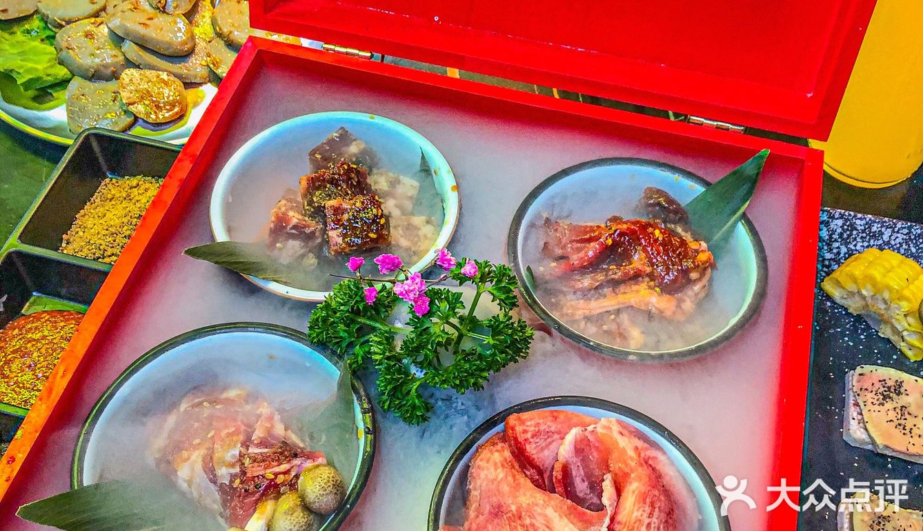 我就奔着他家一米五花肉来的！！