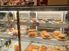 面包甜点陈列柜-Tims天好咖啡·贝果(东吴龙湖天街店)