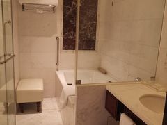 -深圳富苑皇冠假日套房酒店