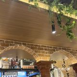 这家餐厅氛围优雅，菜品精致美味，服务周到细致