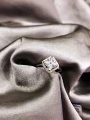 -威德钻石-克拉钻大本营(南京东路店)