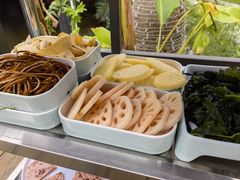 -茅草房·河畔园林火锅