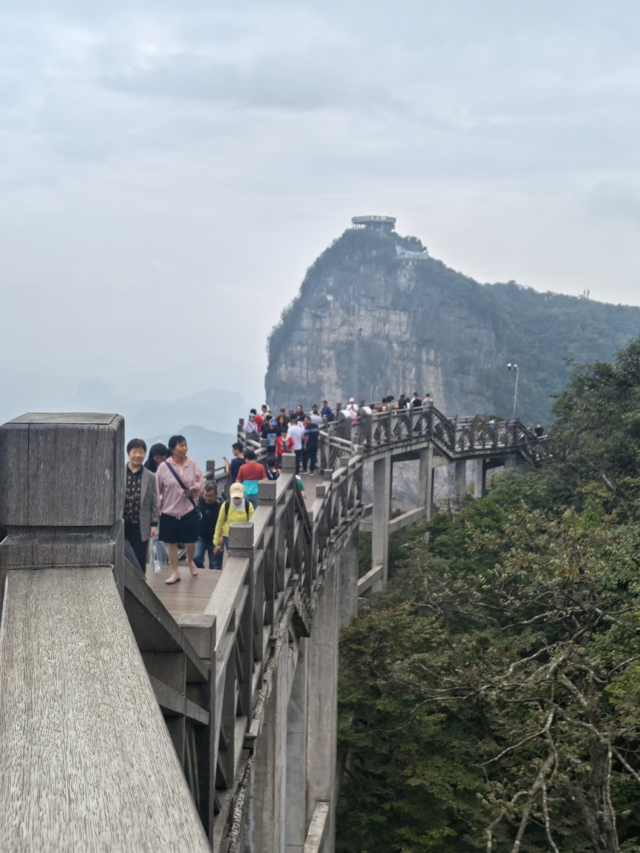 n下山没人排队,去了就上.
缆车没人排队,去了就上