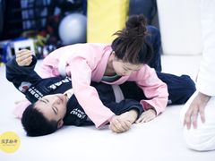 -菠萝格斗巴西柔术训练馆