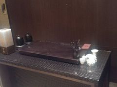 包房沏茶台-八府香鸭·啫啫煲(华山路店)