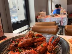 -肥肥虾庄·金牌油焖大虾(汉街SKP店)
