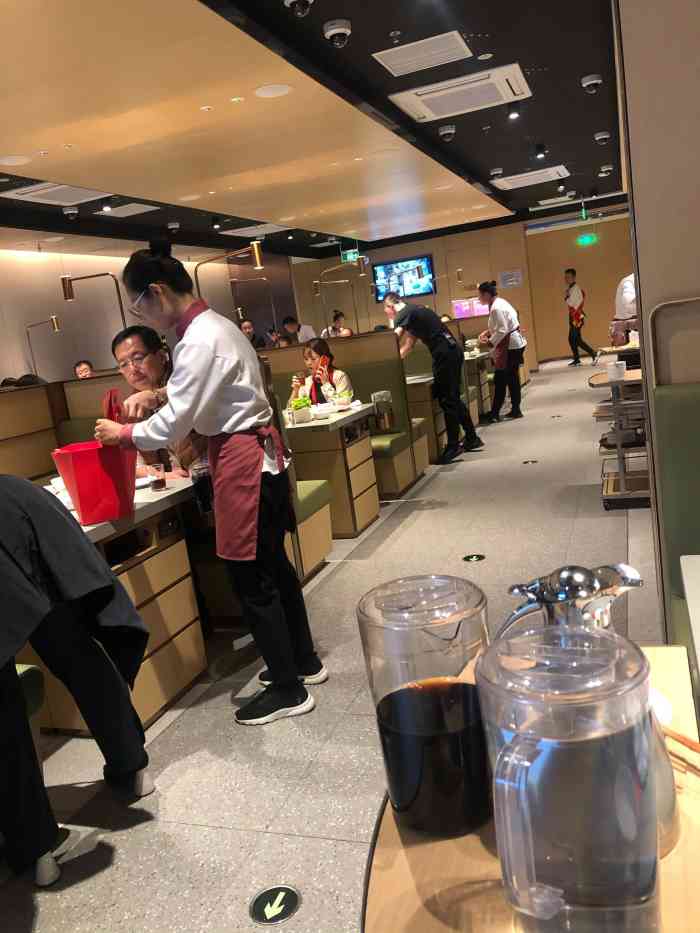 海底捞火锅(活力城店)-"又来海底捞,这次服务明显的比上次要好,可.