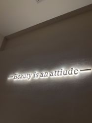 -萱娅美颜美体中心