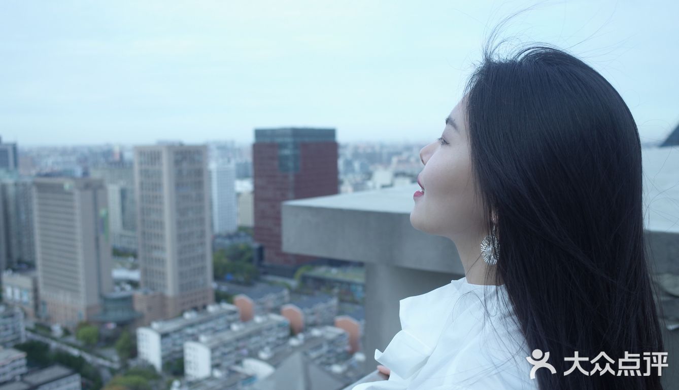 关键是比起几千的 这个是真划算 价格不敢置信