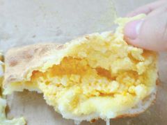 撕开的咸蛋黄卷边-达美乐比萨(水晶港店)