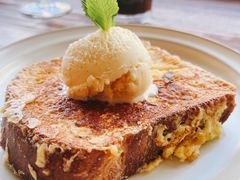 一片法式吐司配冰淇淋球-AO cafe＆bistro