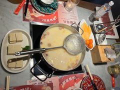 -尚尚仙·酸汤猪手·猪肚鸡火锅(华联万柳购物中心店)